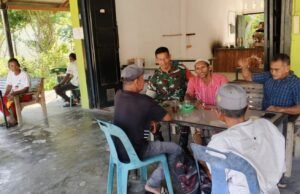Komsos Bersama Warga, Babinsa Serda M Imron Bahas Keseruan Nonton Bareng Piala Dunia di Gampong Jaboi