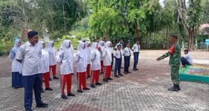 Isi Rangkaian MPLS, Babinsa Koramil 02/Sukakarya Bimbing Siswa SMP Negeri 9 Sabang