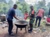 Babinsa Kodim 0112/Sabang Perkuat Kebersamaan, Turun Langsung Bantu Warga Masak Daging untuk Acara Khitanan