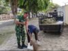 Jaga Kebersihan Lingkungan, Babinsa Bersama Warga Gelar Gotong Royong Pembersihan Jalan