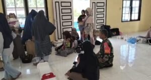 Hadir di Posyandu, Babinsa Sukakarya Dukung Pemantauan Tumbuh Kembang Balita