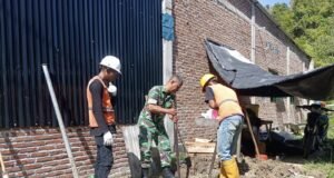 Babinsa Kodim 0112/Sabang Bantu Pemasangan Trafo PLN, Dukung Kesiapan Listrik KDKMP Cot Abeuk