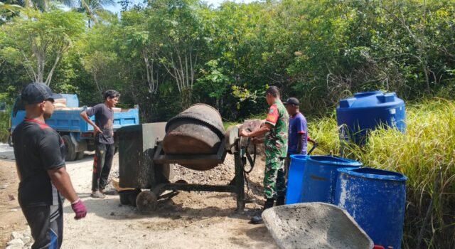 Babinsa Pantau Pembangunan Jalan Tani: Akses Lebih Baik, Hasil Panen Lebih Lancar
