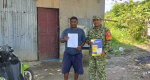 Peduli Kelengkapan Dokumen, Babinsa 06 Kuta Timu Antarkan Akte Kelahiran Sampai Tangan Warga