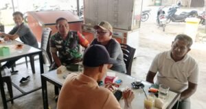 Perkuat Kemanunggalan TNI-Rakyat, Babinsa Kuta Barat Rutin Gelar Komsos