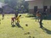Libur Hari Minggu, Babinsa Kodim 0112/Sabang Ajak Anak-Anak Keuneukai Berolahraga dan Tetap Semangat Belajar