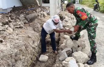 Hadir di Tengah Masyarakat, Babinsa Kodim 0112/Sabang Bantu Warga Bangun Pondasi