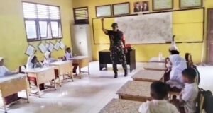 Bentuk Berkarakter dan Disiplin Siswa, Babinsa Koramil 02/Sukakarya Berikan Wawasan Kebangsaan di Sekolah
