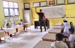 Bentuk Berkarakter dan Disiplin Siswa, Babinsa Koramil 02/Sukakarya Berikan Wawasan Kebangsaan di Sekolah