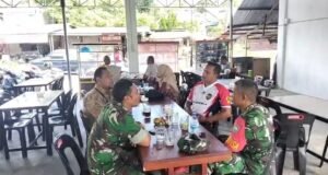 Jalin Silaturahmi dan Perkuat Sinergi, Babinsa Paya Seunara Laksanakan Komsos Bersama Guru SMPN 6 Sabang