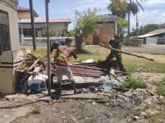Jalin Kebersamaan, Babinsa Koramil 02/Sukakarya Bantu Pembersihan Rumah Warga
