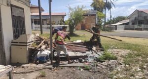 Jalin Kebersamaan, Babinsa Koramil 02/Sukakarya Bantu Pembersihan Rumah Warga