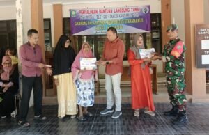Dukung Kesejahteraan Warga, Babinsa Paya Seunara Dampingi Penyaluran BLT-DD 2026