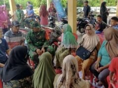 Pastikan Aman dan Lancar, Babinsa Pantau Langsung Pengambilan Bantuan di Kantor Keuchik