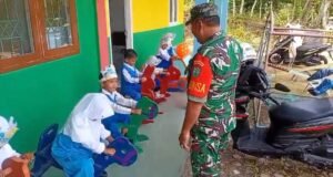 Babinsa Batee Shoek Sambangi TKN 6 Sabang, Pantau Fasilitas dan Beri Semangat Belajar