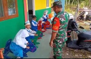 Babinsa Batee Shoek Sambangi TKN 6 Sabang, Pantau Fasilitas dan Beri Semangat Belajar