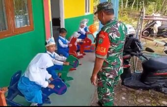 Babinsa Batee Shoek Sambangi TKN 6 Sabang, Pantau Fasilitas dan Beri Semangat Belajar