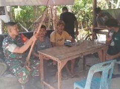 Komsos dengan Pemuda Nelayan Jaboi, Babinsa Serda M Imron Tekankan Pentingnya Keselamatan di Laut