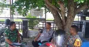 Komsos Bersama Warga, Babinsa dan Bhabinkamtibmas Ie Meulee Tekankan Pentingnya Kerja Sama