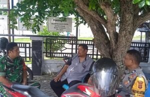Komsos Bersama Warga, Babinsa dan Bhabinkamtibmas Ie Meulee Tekankan Pentingnya Kerja Sama