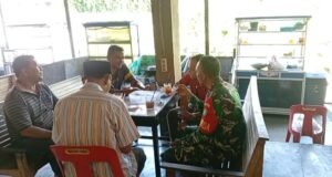 Jalin Sinergitas, Babinsa Aneuk Laot Duduk Bersama Tokoh Masyarakat Pantau Kondisi Wilayah