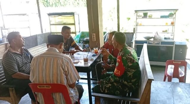 Jalin Sinergitas, Babinsa Aneuk Laot Duduk Bersama Tokoh Masyarakat Pantau Kondisi Wilayah