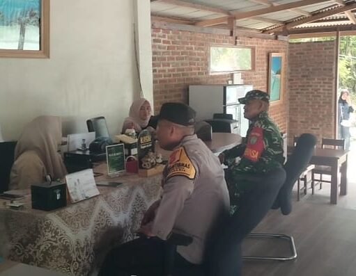 Jaga Kenyamanan Pengunjung, Babinsa dan Bhabinkamtibmas Sambangi Pengelola Wisata Krueng Raya