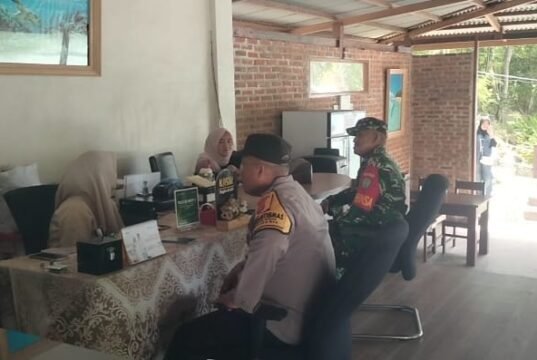 Jaga Kenyamanan Pengunjung, Babinsa dan Bhabinkamtibmas Sambangi Pengelola Wisata Krueng Raya