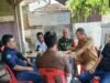 Jalin Keakraban Lewat Komsos, Babinsa dan Keuchik Kuta Barat Sapa Warga di Warung Kopi
