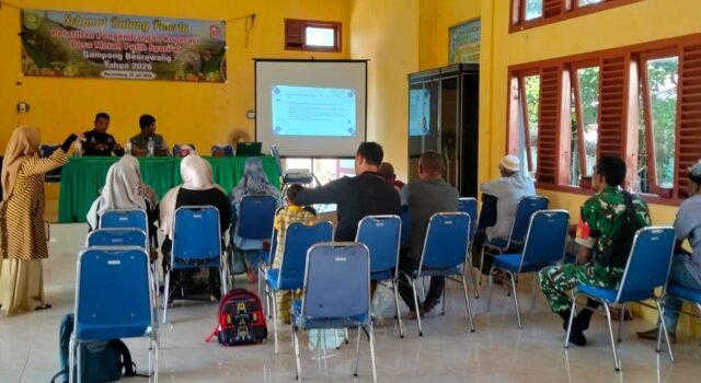Babinsa Beurawang Bersama Bhabinkamtibmas dan Perangkat Gampong Ikut Pelatihan Koperasi Merah Putih Syariah