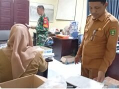 Babinsa Aneuk Laot Ikut Pendataan Warga Kurang Mampu, Pastikan Bantuan Rehab Rumah Tepat Sasaran