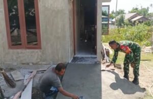 Gotong Royong Plester Rumah, Babinsa Kuta Barat Wujudkan Manunggalnya TNI dengan Rakyat