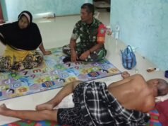 Wujud Kepedulian, Babinsa Paya Seunara Jenguk Warga Sakit, Sampaikan Dukungan dan Doa Kesembuhan