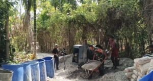 Babinsa Jaboi Bantu Perbaikan Jalan, Wujudkan Kemudahan Akses Pertanian Warga
