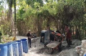 Babinsa Jaboi Bantu Perbaikan Jalan, Wujudkan Kemudahan Akses Pertanian Warga
