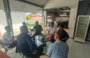 Komsos Bahas Keamanan Wilayah, Babinsa Kuta Ateuh Ajak Warga Jaga Ketertiban Bersama