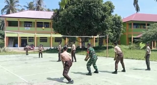 Babinsa Cot Abeuk Ajak Siswa SMPN 09 Berolahraga Bersama, Tanamkan Hidup Sehat dan Disiplin