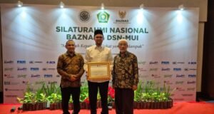 Ketua DPS PT Bank Aceh Syariah Raih Anugerah Kepatuhan Zakat
