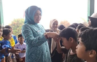 Berkunjung ke SD Negeri 7 Simeulue Barat, Kak Na Ajak Siswa Gemar Makan Ikan