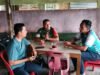 Jalin Keakraban Lewat Komsos, Babinsa Kuta Barat Sapa Warga di Warung Kopi