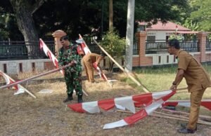 Semarakkan HUT ke-81 RI, Babinsa Balohan Ajak Warga dan Instansi Kibarkan Bendera Merah Putih