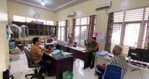 Jalin Sinergitas, Babinsa Ie Meulee Gelar Komsos Bersama Keuchik dan Perangkat Gampong