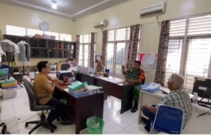 Jalin Sinergitas, Babinsa Ie Meulee Gelar Komsos Bersama Keuchik dan Perangkat Gampong