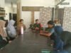 Sinergi Babinsa dan Mahasiswa KPM, Lanjutkan Program Kampung Inggris Kuta Ateuh