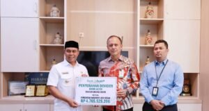 Bupati Aceh Besar Terima Dividen Bank Aceh Syariah Rp 4,76 Miliar