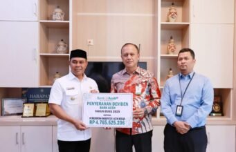 Bupati Aceh Besar Terima Dividen Bank Aceh Syariah Rp 4,76 Miliar