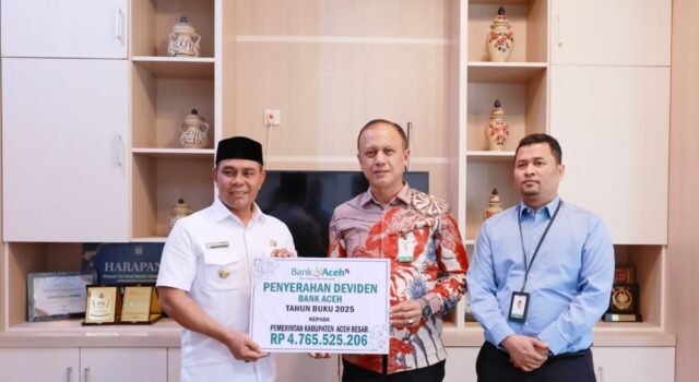 Bupati Aceh Besar Terima Dividen Bank Aceh Syariah Rp 4,76 Miliar