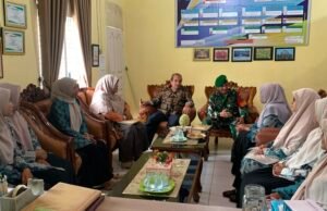 Babinsa Kuta Ateuh Hadir di SDN 6, Pastikan Layanan Pendidikan Semakin Baik
