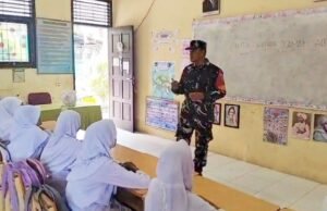 Bekali Generasi Penerus Bangsa, Babinsa Sertu Hendra Gelorakan Semangat Kebangsaan di Kalangan Pelajar