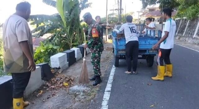 Babinsa dan Warga Kuta Timu Kompak Bersihkan Lingkungan, Wujudkan Wilayah yang Nyaman